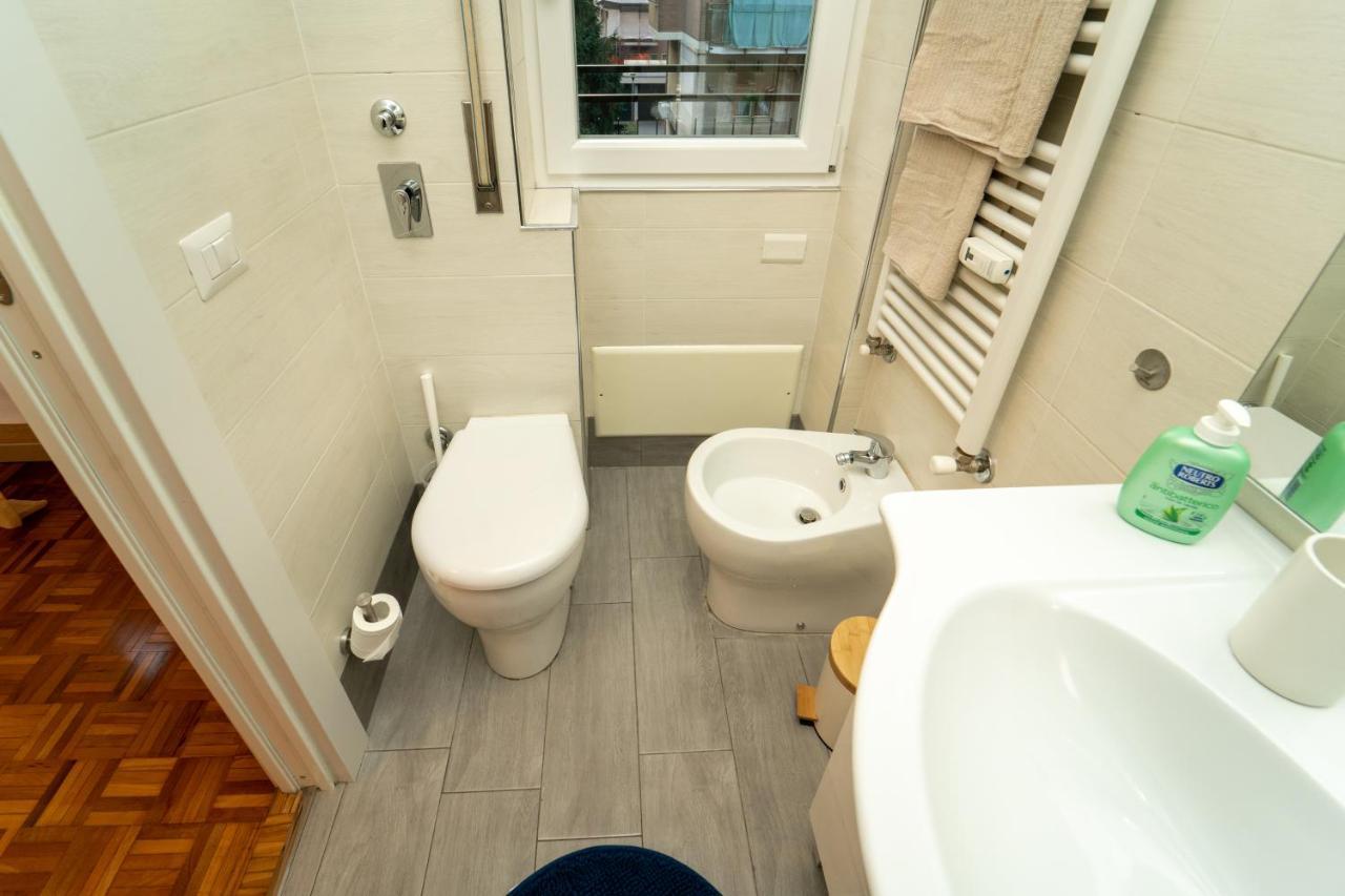 Trilocale Con Parcheggio Privato Apartment Milano Ngoại thất bức ảnh